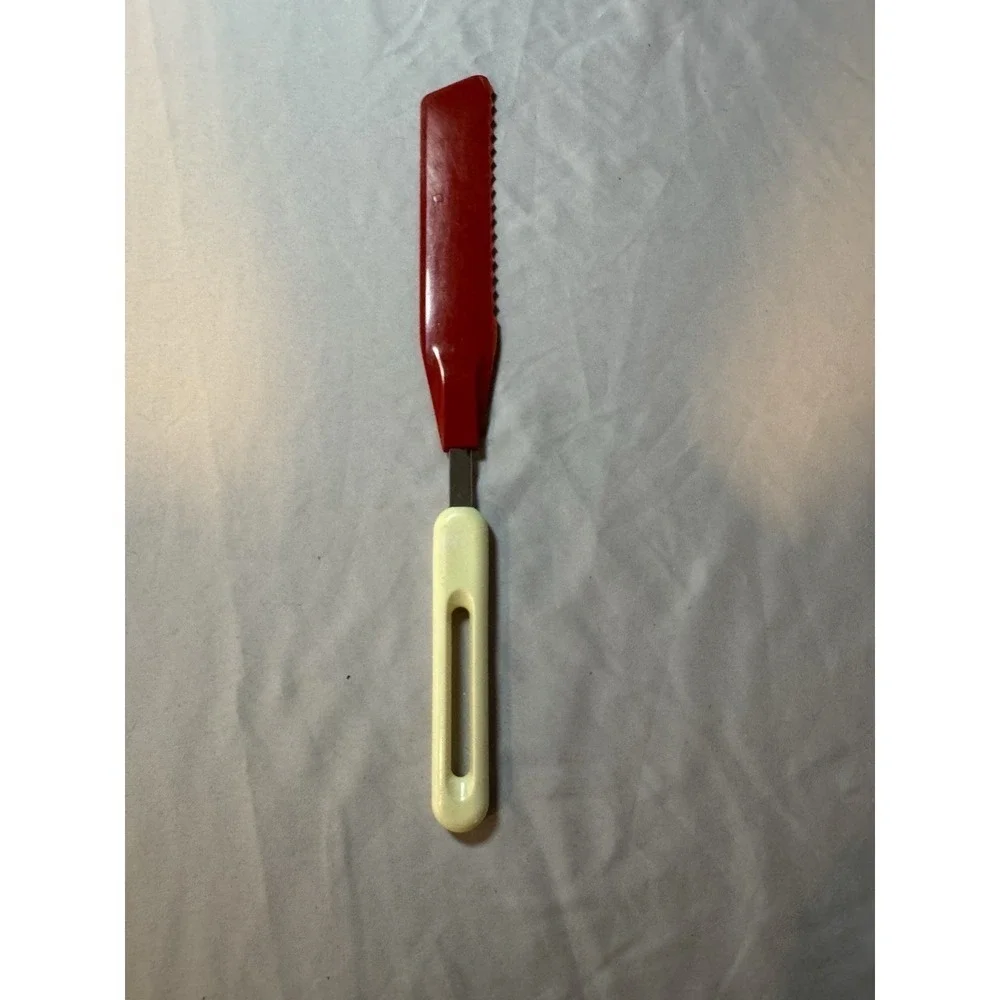 Vintage Bonny Red Long Thin Serrated Spatula Icing Spreader‎ With White Handle